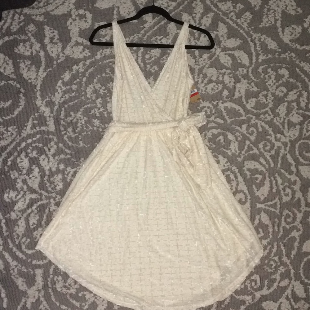 Rachel Roy Sleeveless Ivory Textured Dress - Picture 2 of 8